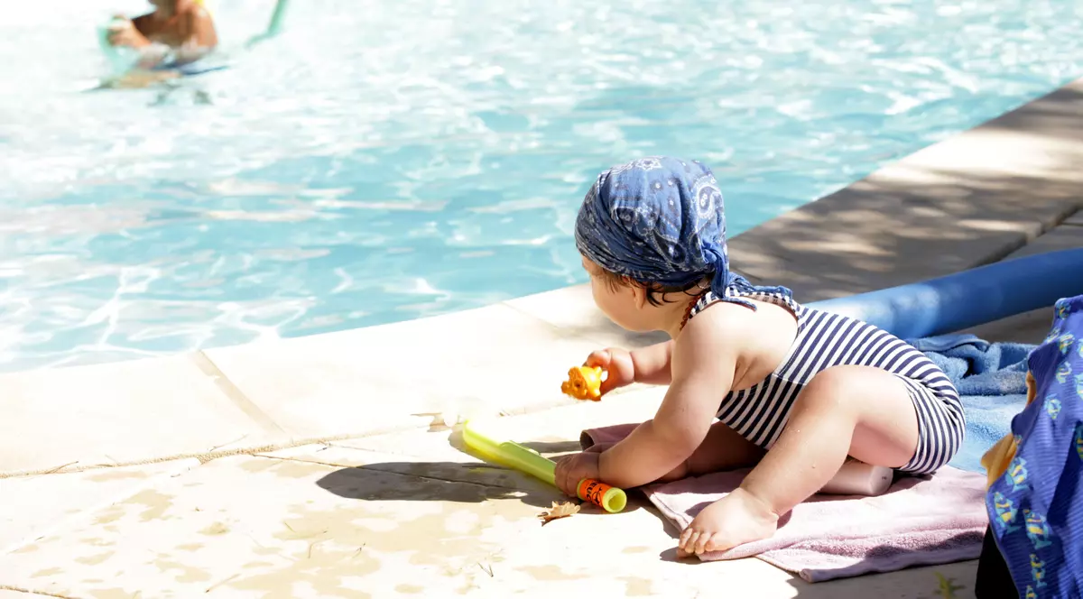 Un copil de nouă ani și-a salvat frățiorul de doi ani de la moarte. Intervenția eroică a băiatului