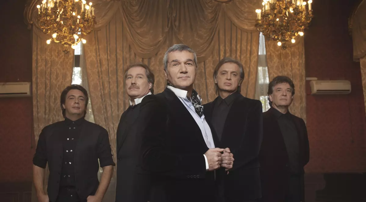 EXCLUSIV/  Holografii umblă cu haremul după ei. Au făcut senzație cu brigada de superfane!