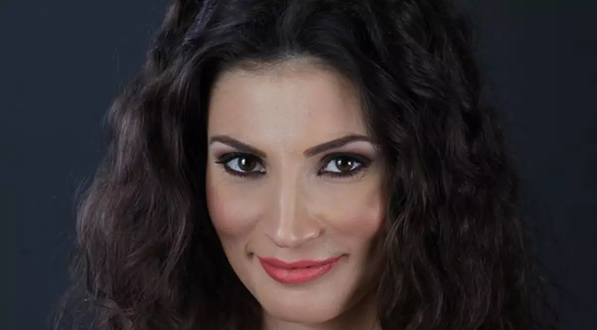 Ioana Ginghină pozează zâmbitoare