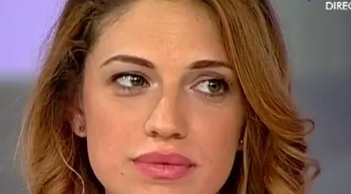 Iulia de la Abracadabra, primele imagini după ce şi-a pus silicoane