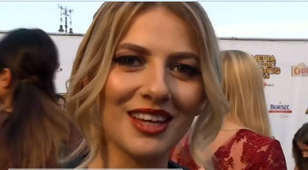 Lidia Buble s-a tuns. Fanii au reacționat. Nu îmi place. Îl donezi?