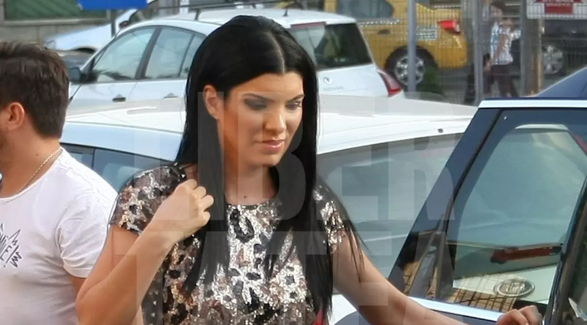 Andreea Tonciu, primele declaraţii după botezul fetiţei: "Mă simt fericită şi împlinită"