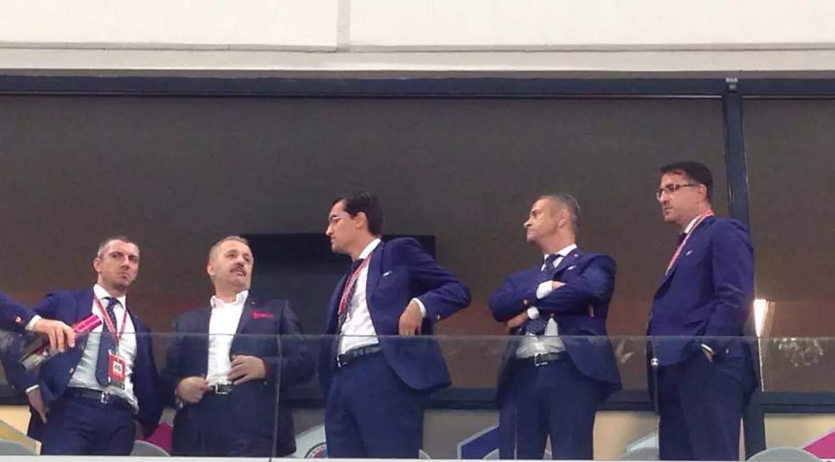 România - Muntenegru 1-1. Șefii FRF au rămas uluiți în tribună, la final. Venit nechemat la interviuri, Burleanu a văzut alt meci / GALERIE FOTO