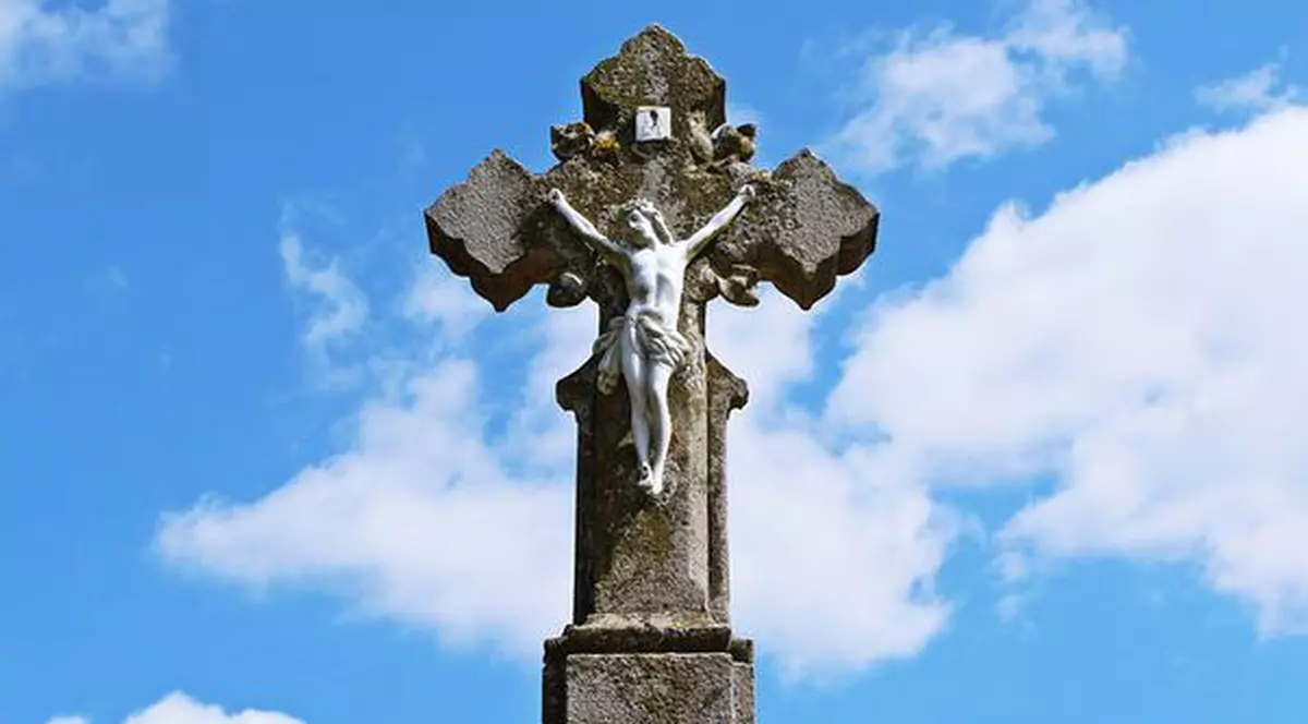 Pe 14 septembrie sărbătorim Înălțarea Sfintei Cruci. Vezi ce simbolizează Sfânta Cruce