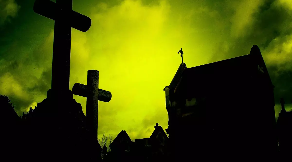 Poveste demnă de filmele de groază în Gorj! O fetiță de 15 ani, posedată de o mătușă transformată în strigoi