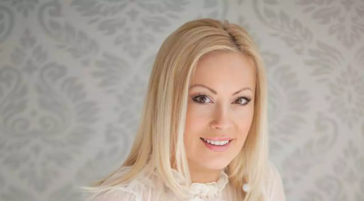 O româncă din Bistrița e designer pentru frumusețile lumii