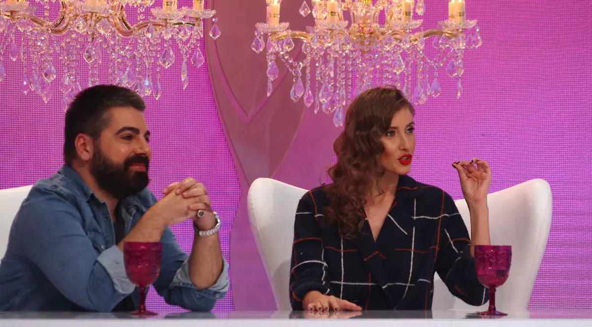 Iulia Albu, la capătul răbdarii: "Voi aveţi senzaţia că vă permiteţi orice cu noi?"