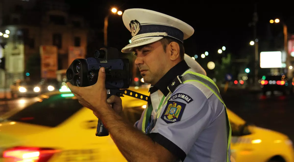 EXCLUSIV / Vitezomanii prinși de radar au scuze caraghioase. ”Mi-a zis nevasta să nu întârzii la masă”