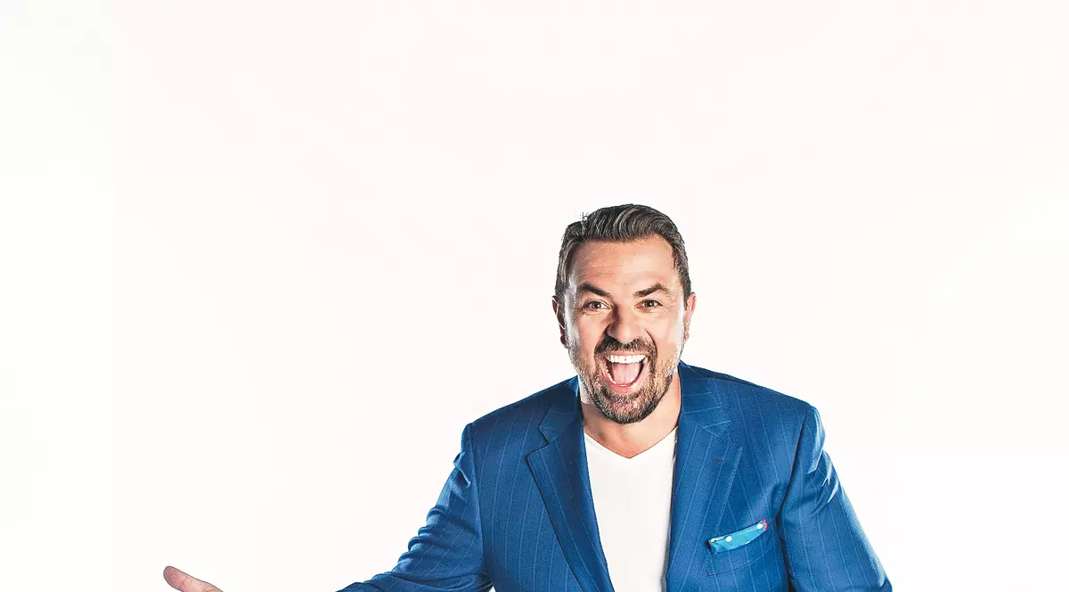 EXCLUSIV/ Horia Brenciu, secretul conviețuirii cu 4 fete. Cum își face soția și fiicele fericite și... cum obțin ele tot ce vor de la el