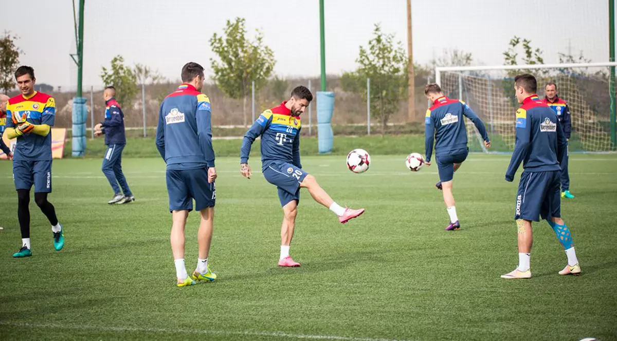Fotbaliștii echipei naționale a României s-au antrenat pe terenul sintetic de la Buftea