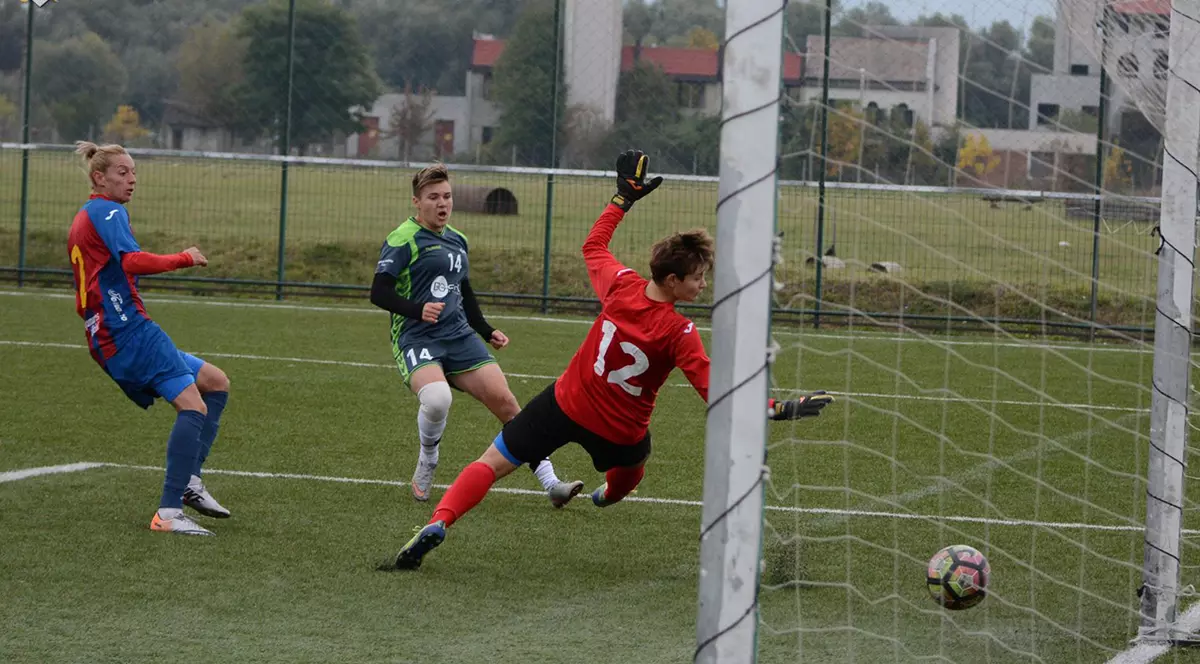 Fotbal. Fetele de la Olimpia Cluj au câştigat derby-ul cu ASA Târgu Mureş