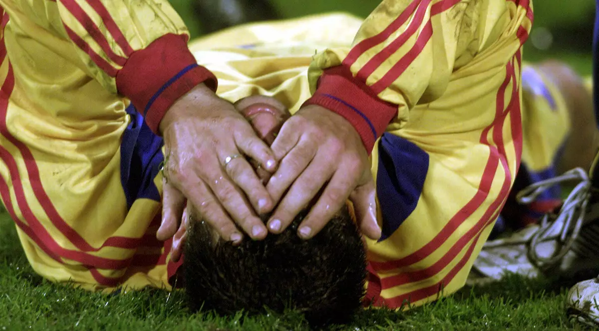 Cosmin Contra s-a prăbușit pe gazon, în lacrimi, după ratarea calificării la Mondialul din 2002