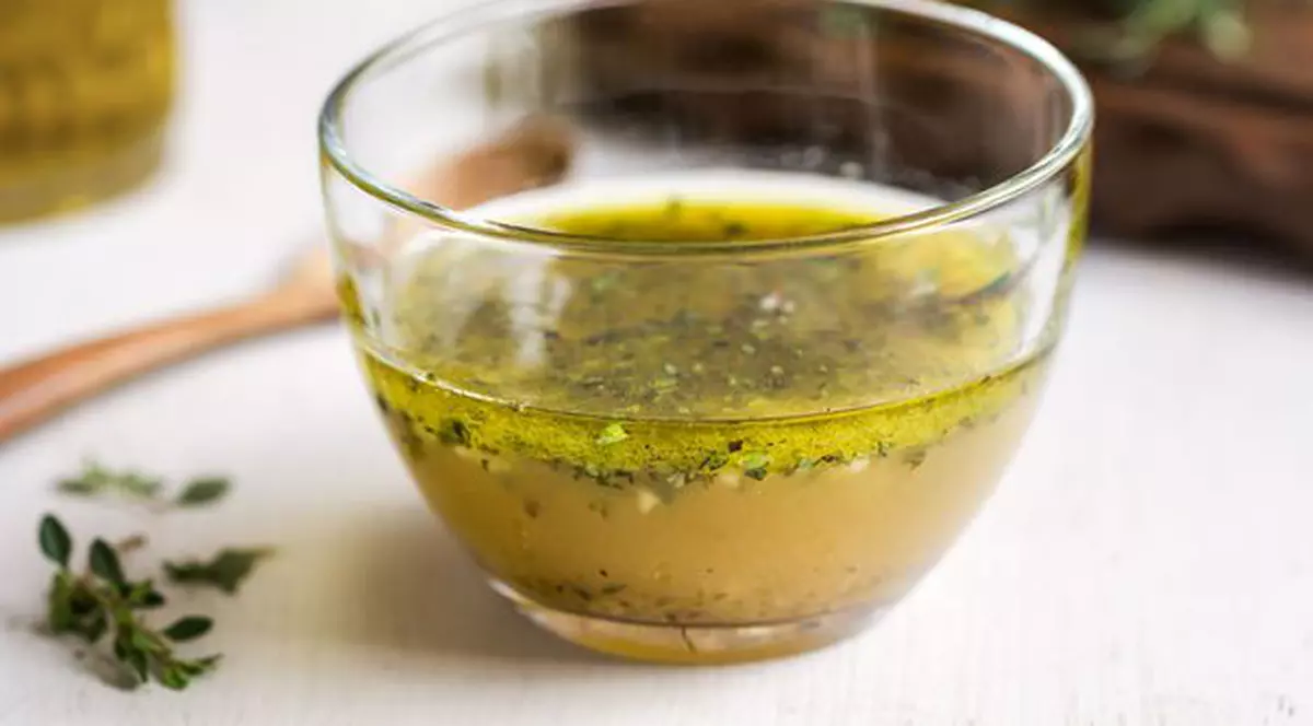 Cum se prepară oximelul, elixirul naturist care te scapă de răceală și tuse