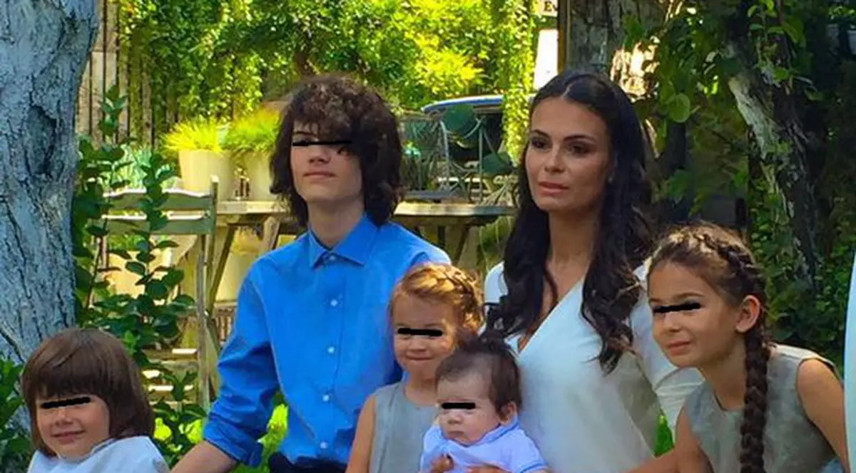 EXCLUSIV. După mai multe amânări, Anca Serea îl creștinează, pe Moise. Botez fără ursitoare și cu meniu italienesc