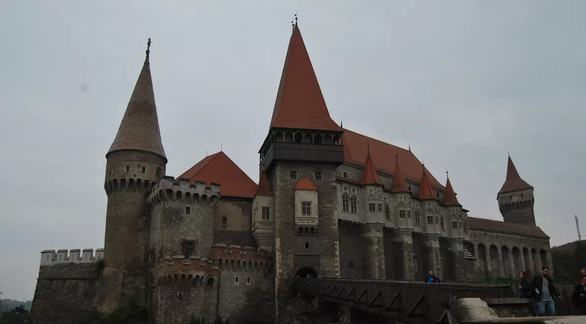 Discovery a realizat la Castelul Corvinilor o producție de groază, cu stafii și alte apariții misterioase! IMAGINI DIN TIMPUL FILMĂRILOR