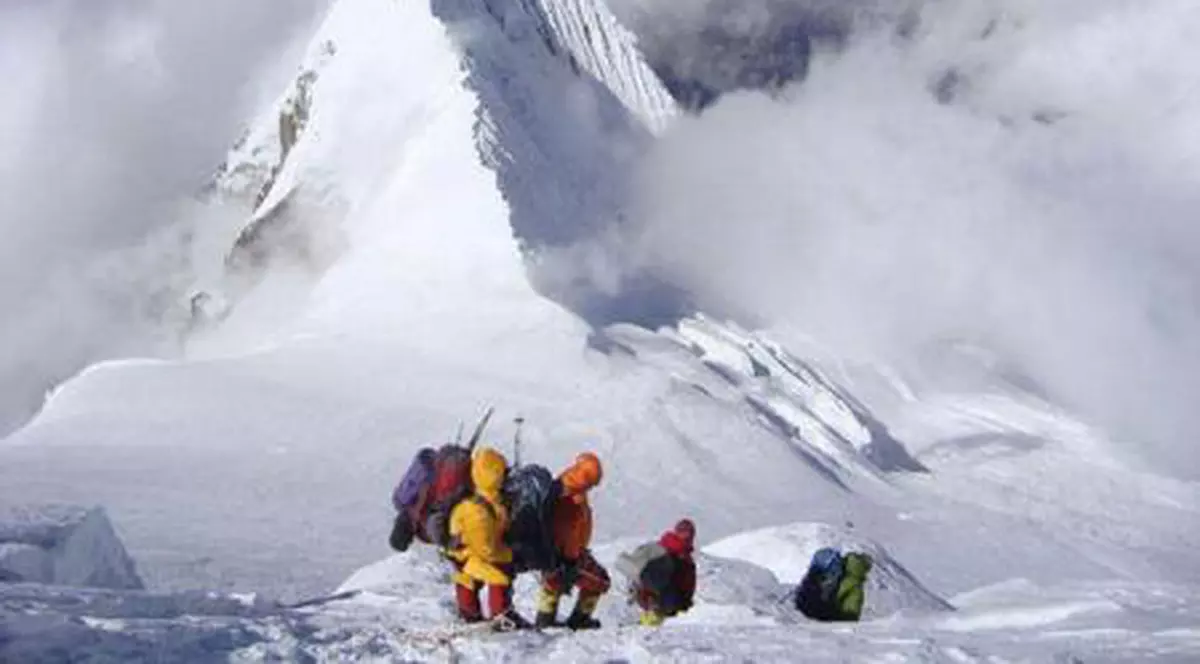Vasile Cipcigan a cucerit vârful Manaslu din Himalaya.