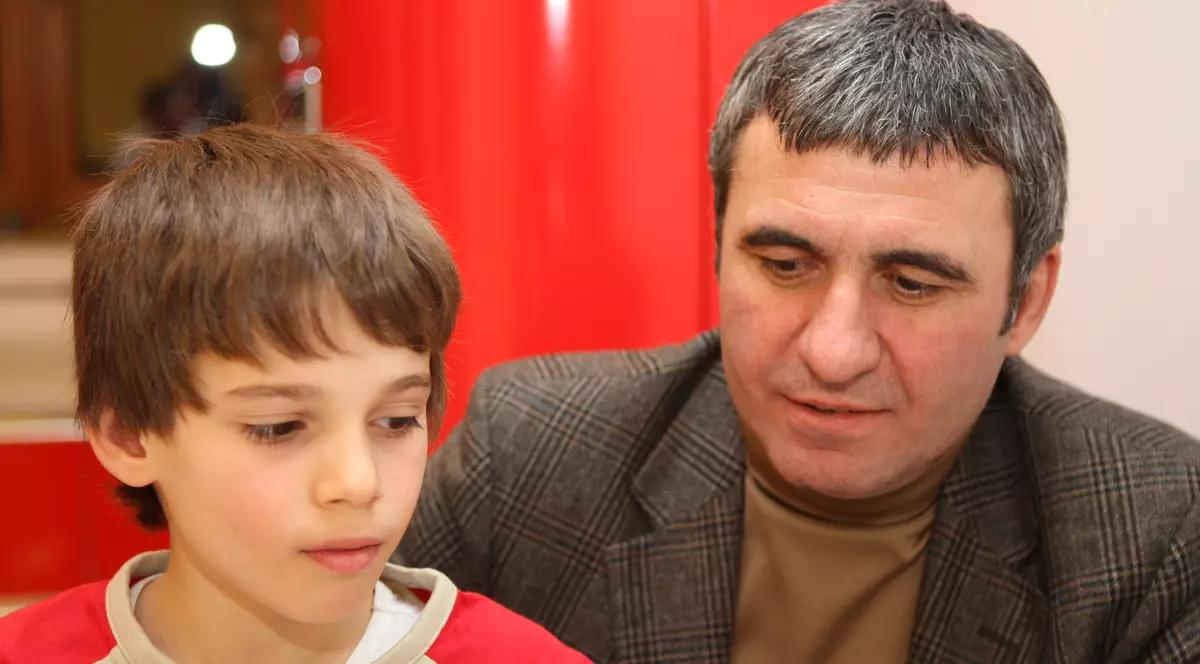 Ianis Hagi a moștenit de mic pasiunea pentru fotbal de la celebrul său tată