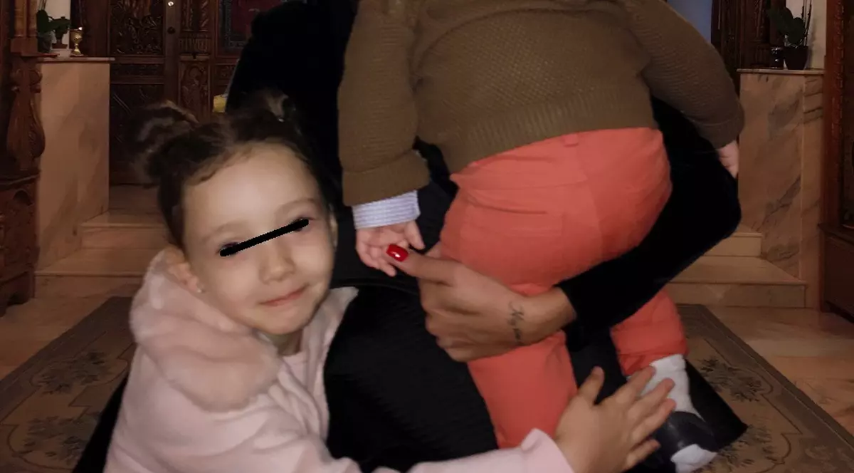 Adelina Pestrițu, nașă de botez pentru a doua oară. Vedeta alături de cei doi copii pe care i-a crestinat