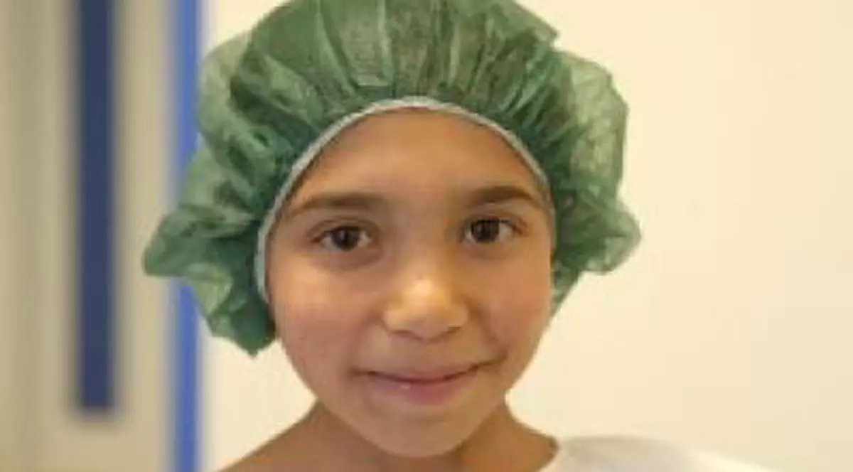 Marinela Cănuță cântărește 15 kilograme, la 13 ani din cauza unei boli cumplite.