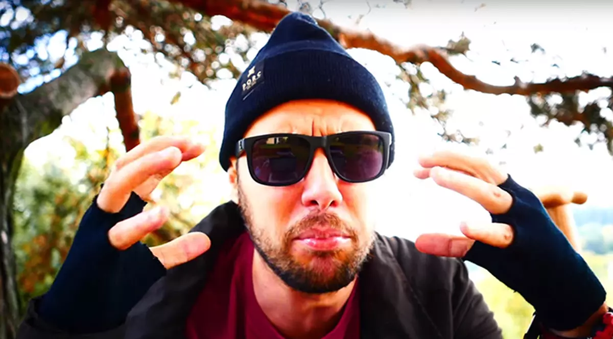 Rapperul Deliric a făcut accident. Mașina artistul a fost distrusă