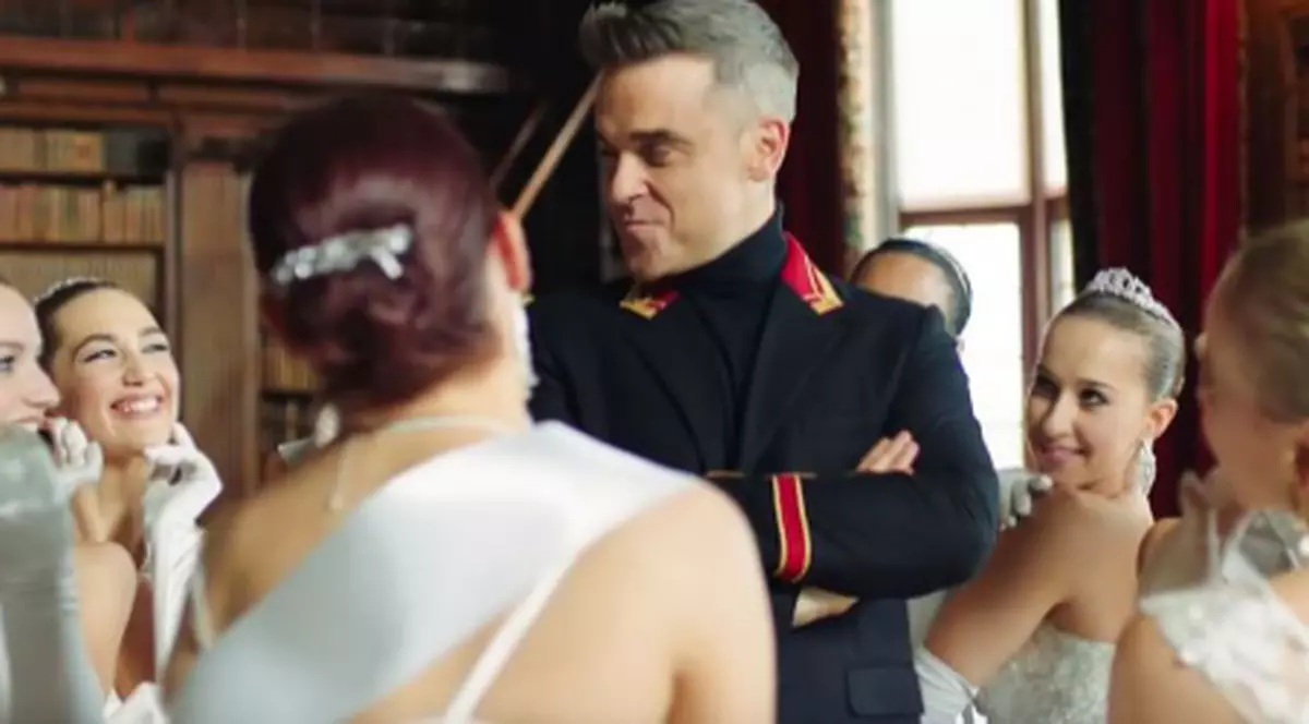 Robbie Williams i-a înfuriat pe ruși. Cântărețul a fost acuzat de rasism din cauza noului single | VIDEO