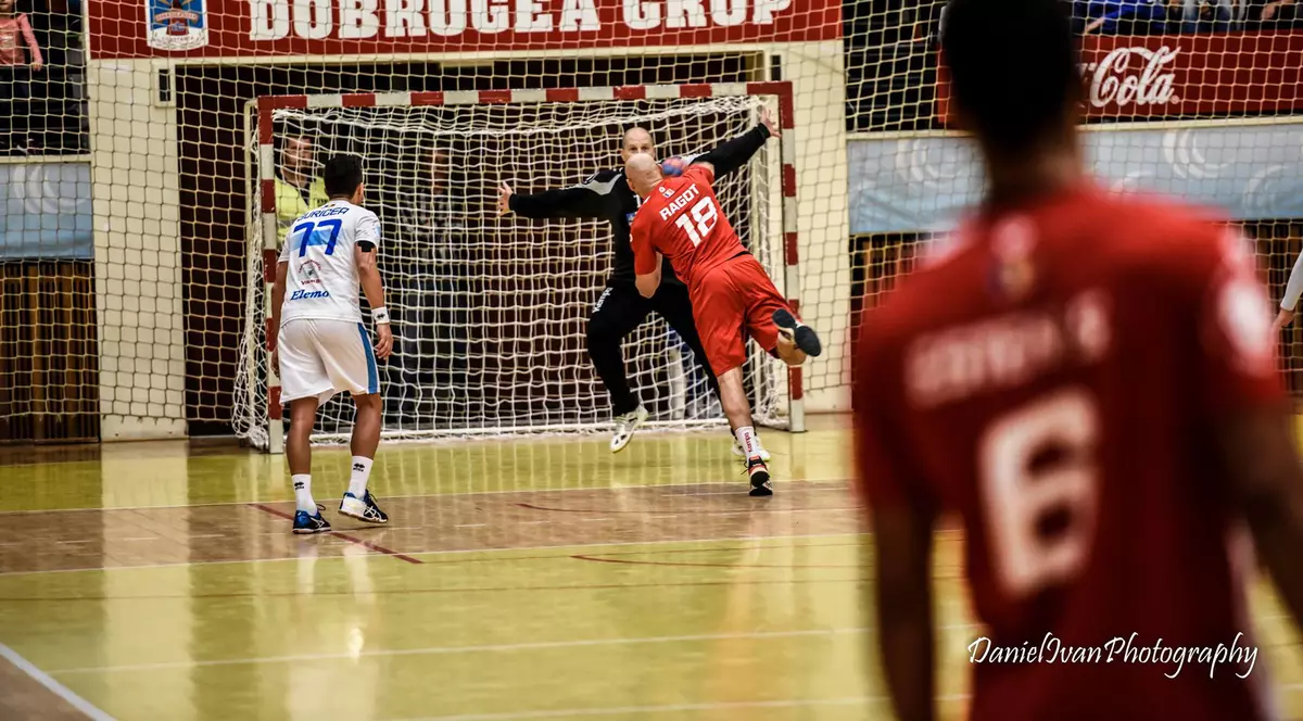 HC Dobrogea Sud, liderul Ligii Naționale masculine de handbal, a învins Steaua. Dinamo a bătut la Vaslui. Rezultatele etapei