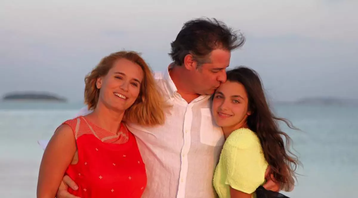 Soacra Andreei Esca este o femeie elegantă și frumoasă. Cu ea seamănă fiica știristei