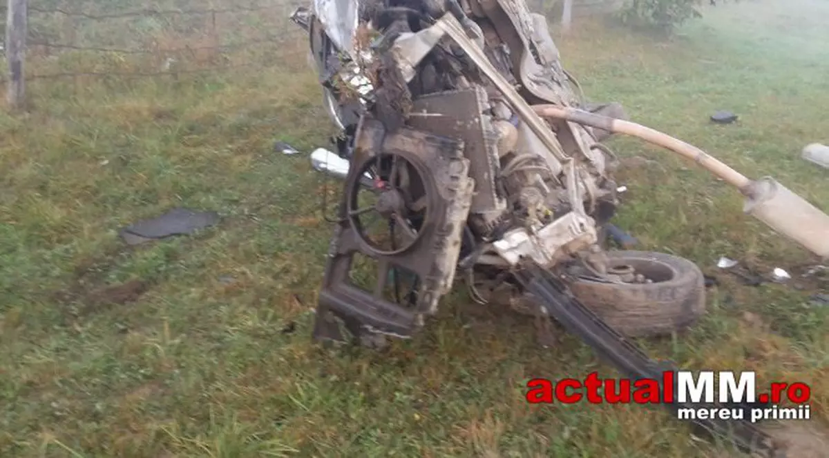 Patru tineri au fost răniți, după ce s-au răsturnat cu mașina