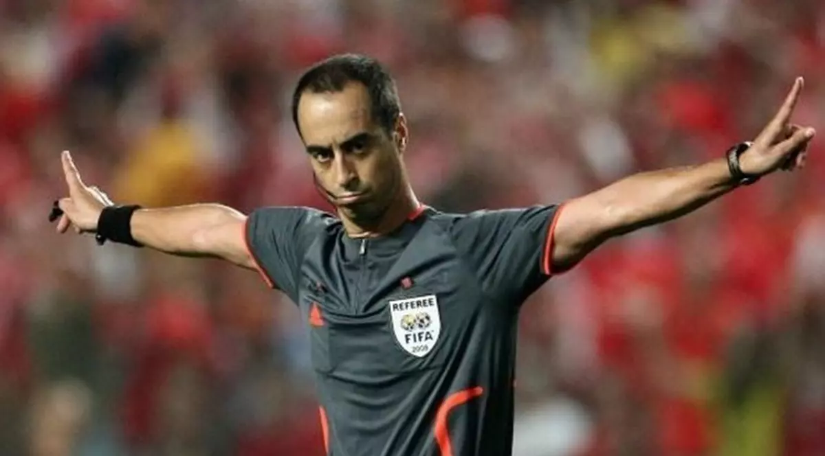 Arbitrul portughez Manuel Jorge de Sousa ne-a executat cu gesturi largi în Kazahstan