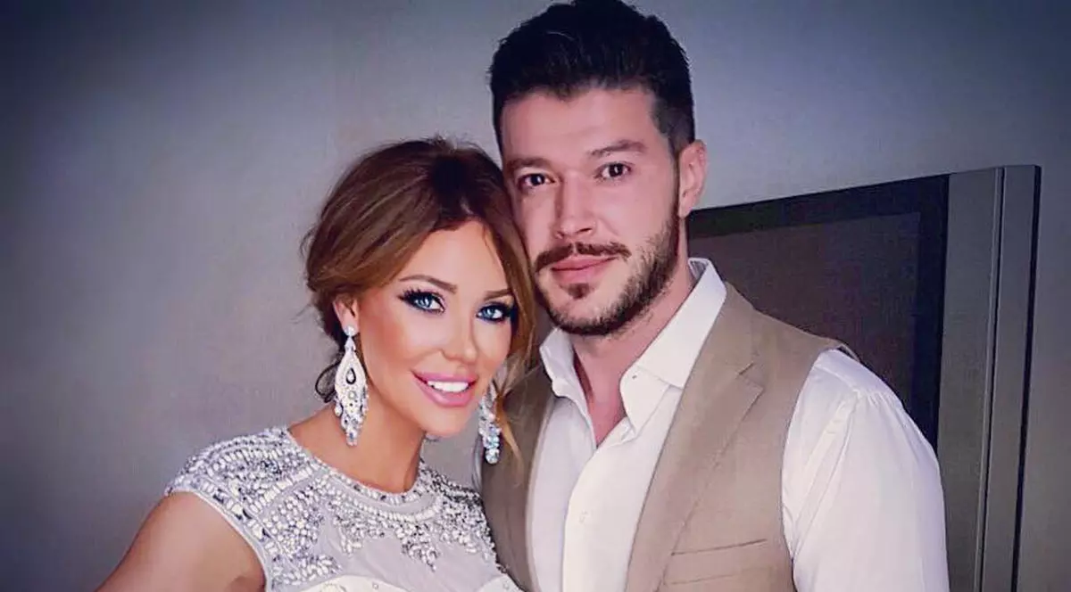 Bianca Drăgușanu pozează fericită alături de partenerul ei de viață, Victor Slav