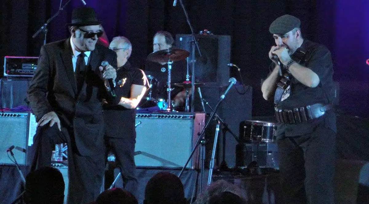 Giganții Blues Brothers au primit în trupă bluesman român