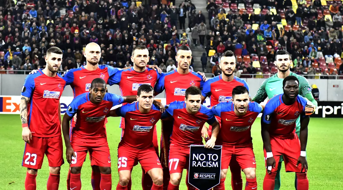 Bourceanu (al doilea, de la stânga la dreapta, pe rândul de jos) nu mai joacă nimic de vreo doi ani FOTO: HEPTA