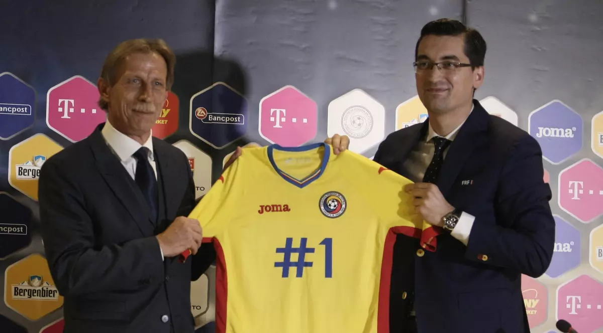 Negocierile dintre FRF și Daum pentru rezilierea contractului de selecționer sunt dure. Răzvan Burleanu, dreapta, nu știe cum să scape de Daum, stânga