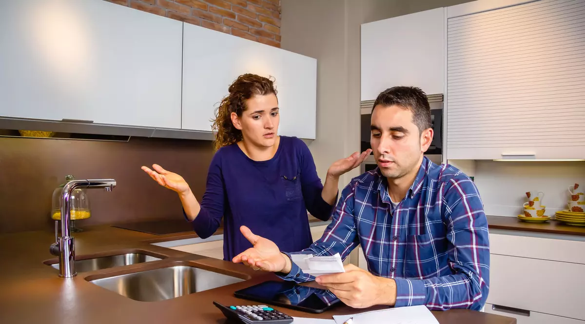 Românii cu datorii vor trebui să mai aștepte. Legea falimentului personal, pusă sub semnul întrebării