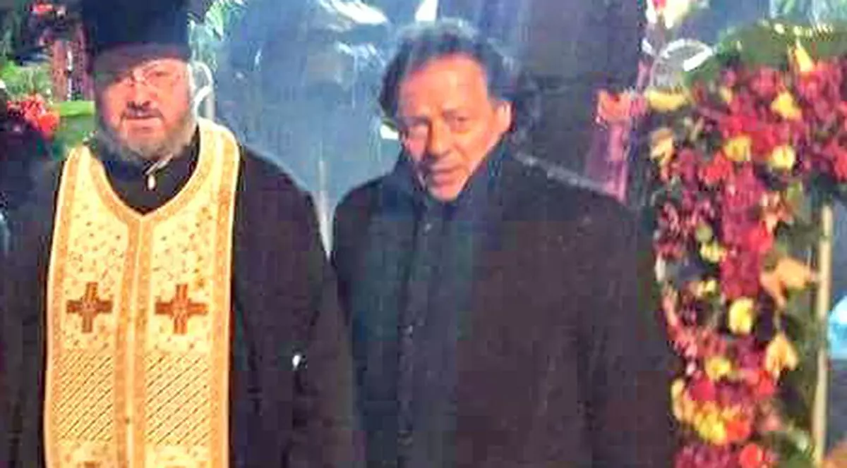 EXCLUSIV/ Pelerin de import! Catolicul Francesco Napoli a făcut baie de... fani ortodocși la moaștele Sfintei Parascheva