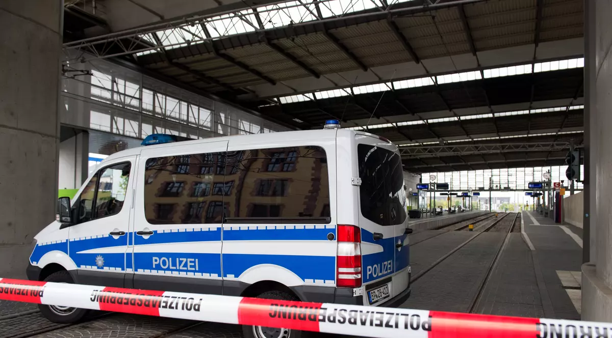 Un adolescent irlandez s-a sinucis, dupa ce un român a publicat materiale porno cu el