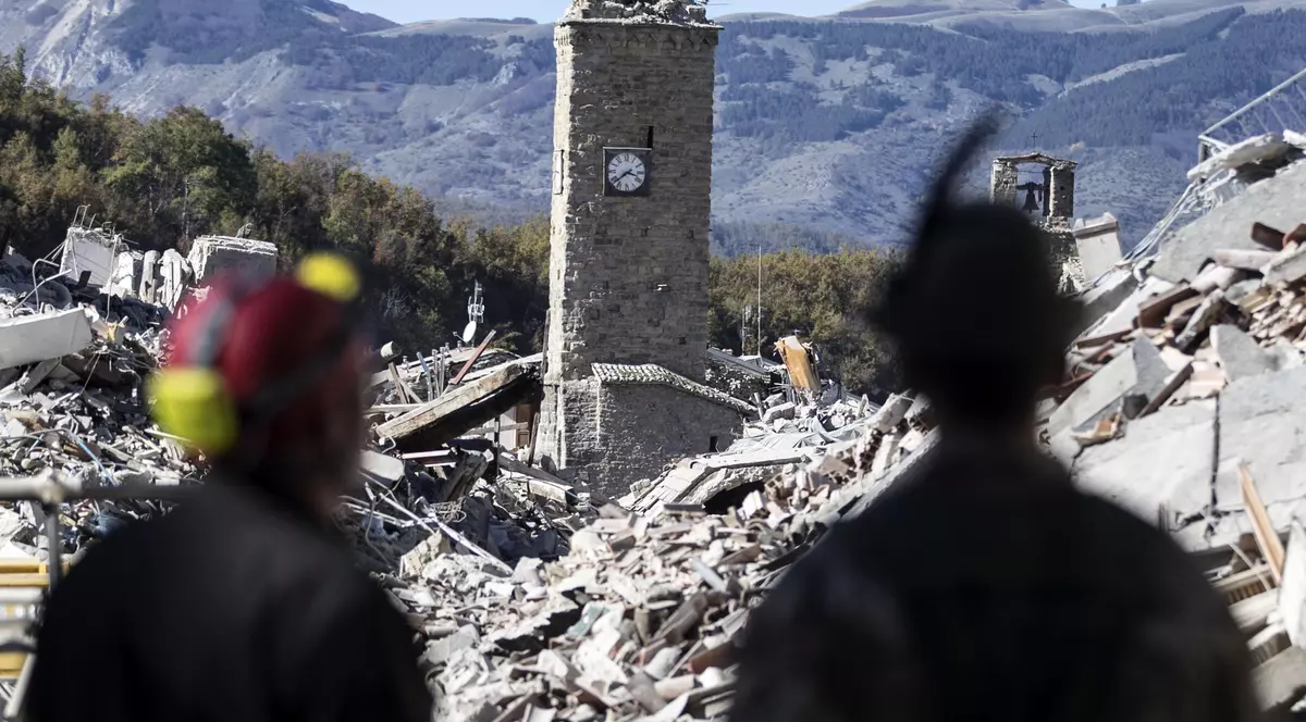 Un roman a fost gasit mort intr-o masina dupa cutremurul din italia