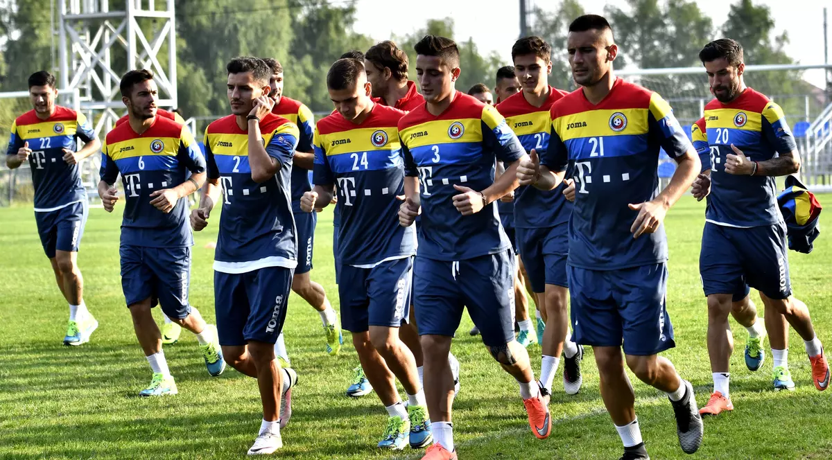 Naţionala de fotbal a României în timpul unui antrenament. (FOTO: HEPTA)