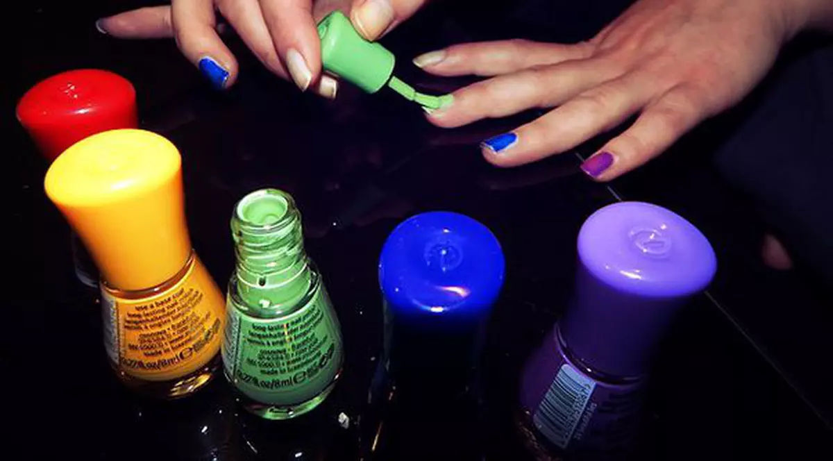 Ce spune culoarea lacului de unghii despre personalitatea ta