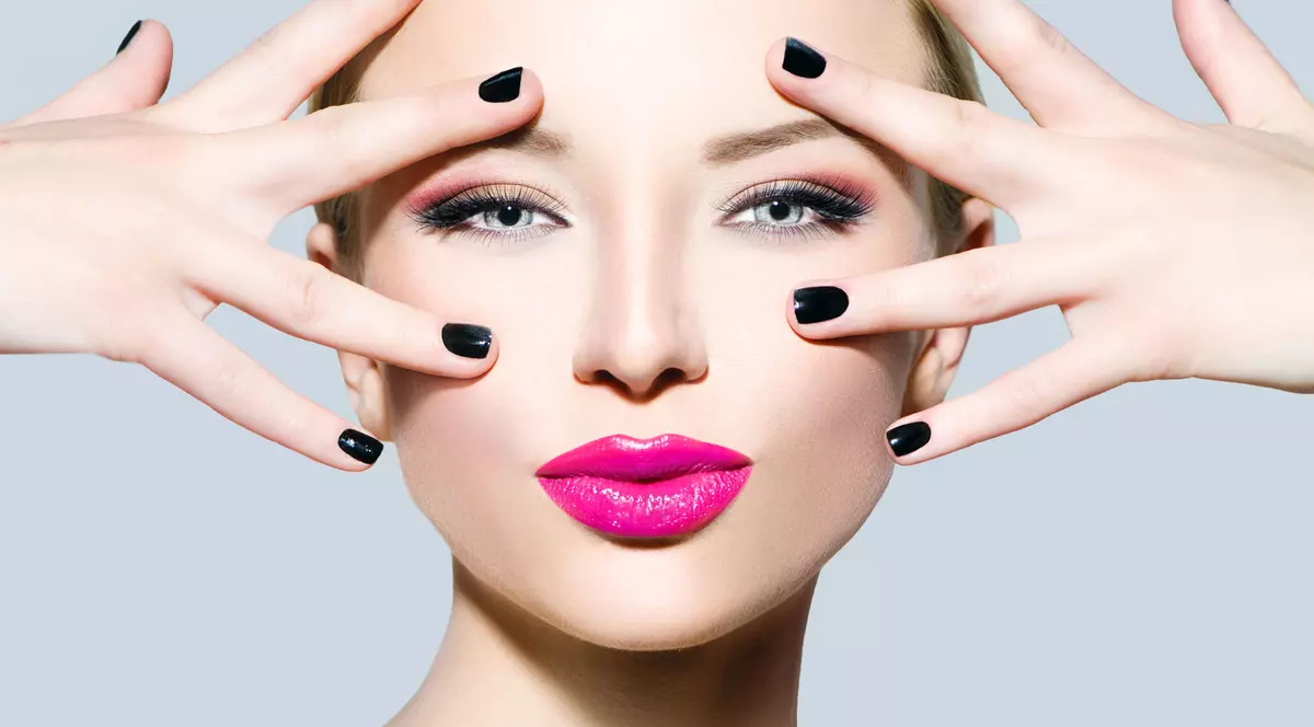 Cum să te machiezi toamna asta și ce să pui în trusa de make-up