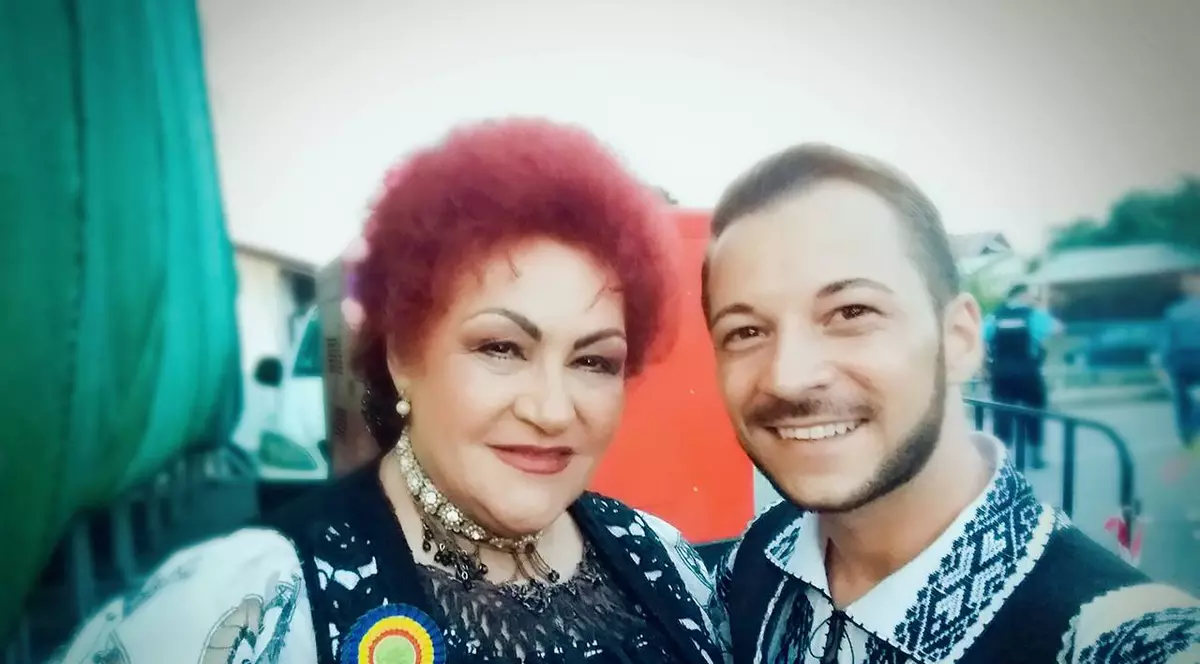 Elena Merișoreanu nu se desparte de insigna de polițist nici pe scenă. Folcloristă în misiune specială / EXCLUSIV