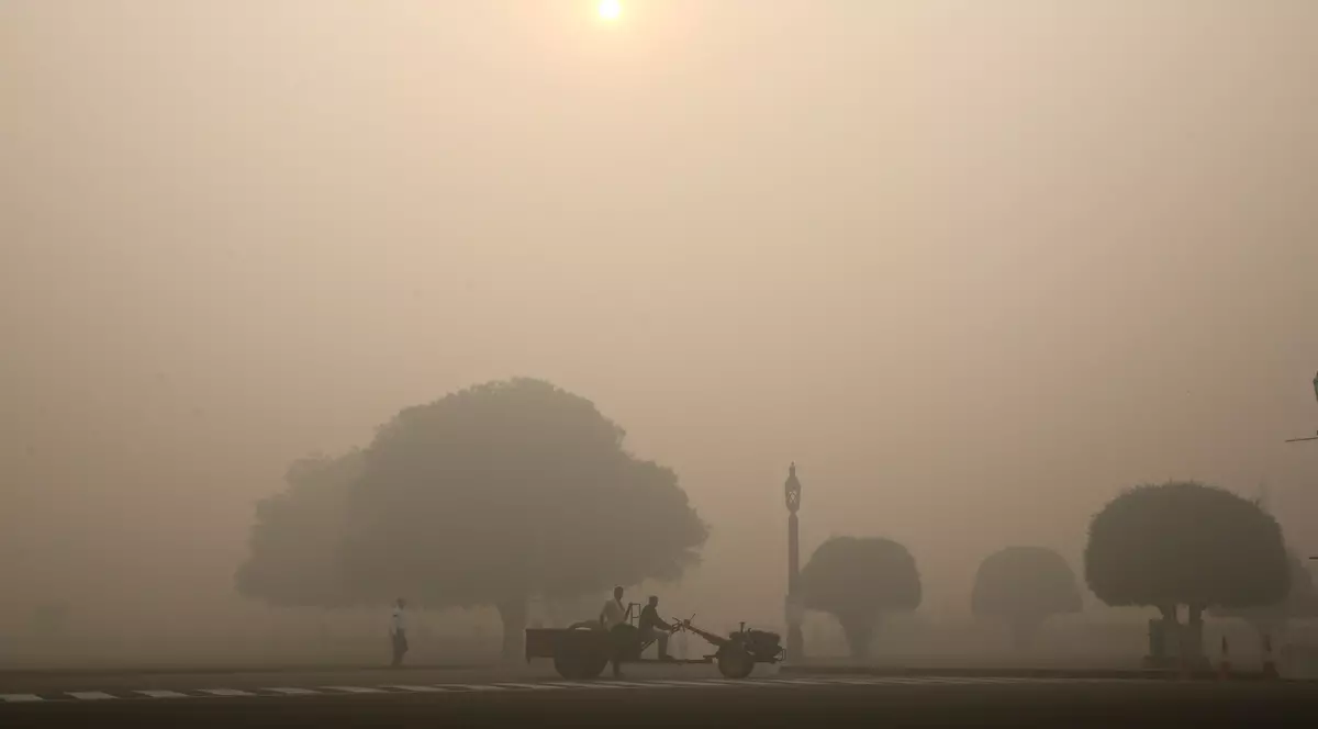 Orașul indian New Delhi se confruntă cu un nivel ridicat de poluare a aerului, care este de 90 de ori mai mare decât standardele maxime recomandate de