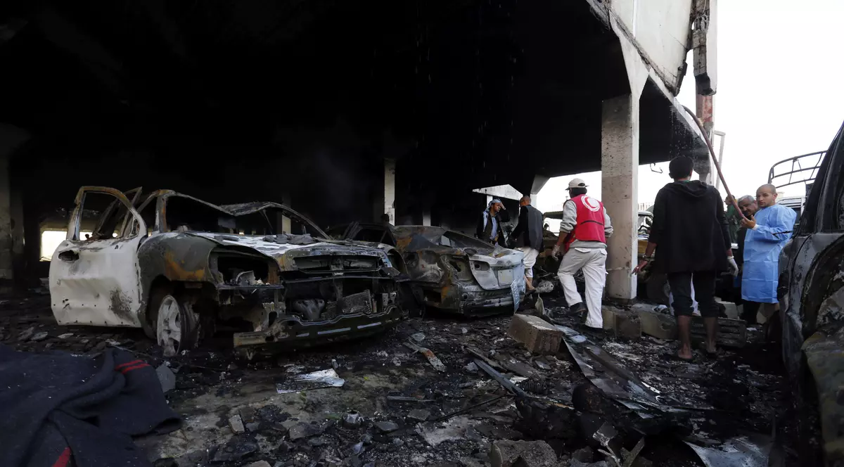 Avioanele saudite au bombardat o înmormântare. 155 de oameni au murit și alți 500 sunt răniți