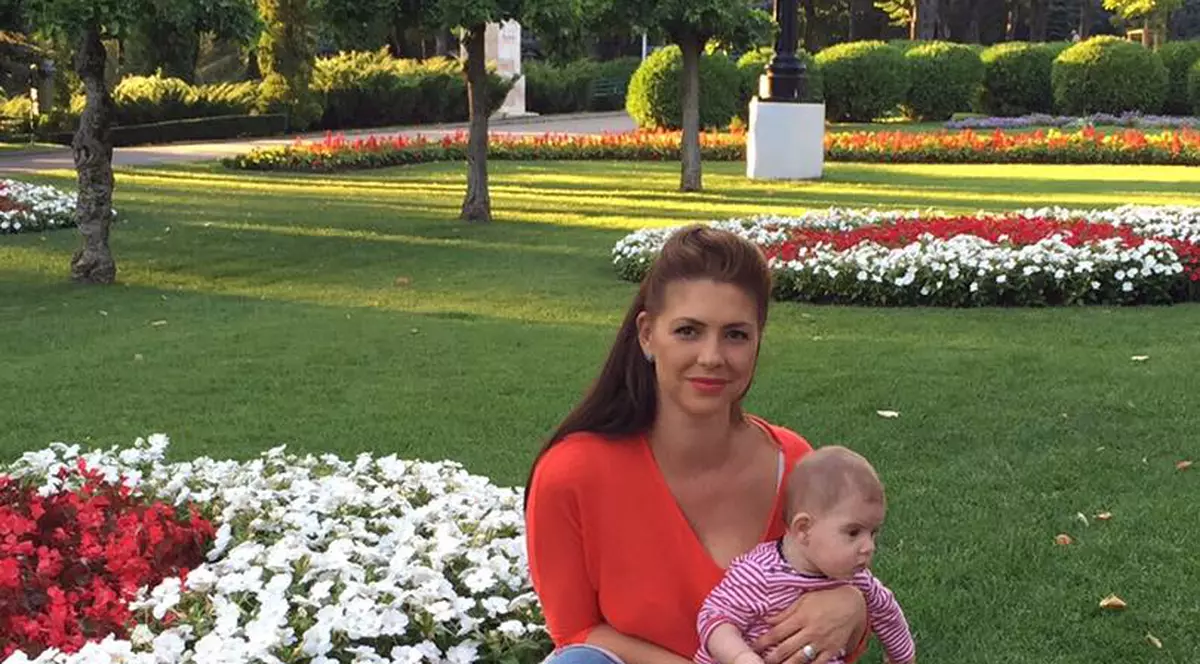 EXCLUSIV/ Încă o cântăreață de la noi a devenit mamă! A născut acum 5 luni, în secret, după ce s-a rugat la Arsenie Boca