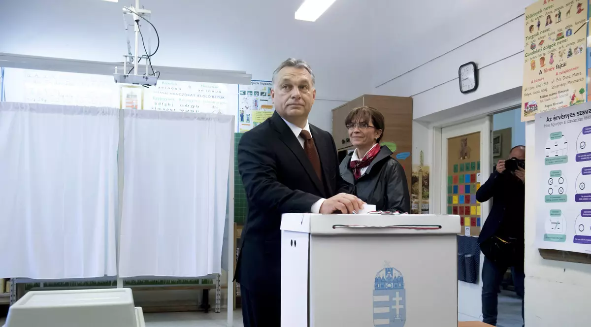 Premierul Victor Orban a mers la urne să-și explirme votul, alături de soția lui