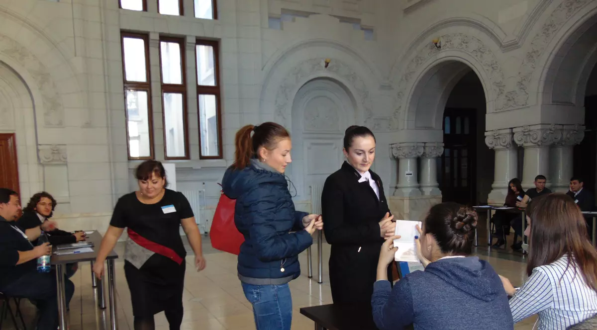 Alegeri prezidențiale în Republica Moldova. Mii de oameni votează la Galați