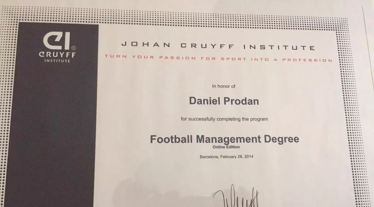 Se trage în plin în războiul FRF - Generația de Aur: ”Nu-ți e rușine să vorbești așa? Când eu terminam Institutul Johan Cruyff, tu schimbai roțile la mașină!”