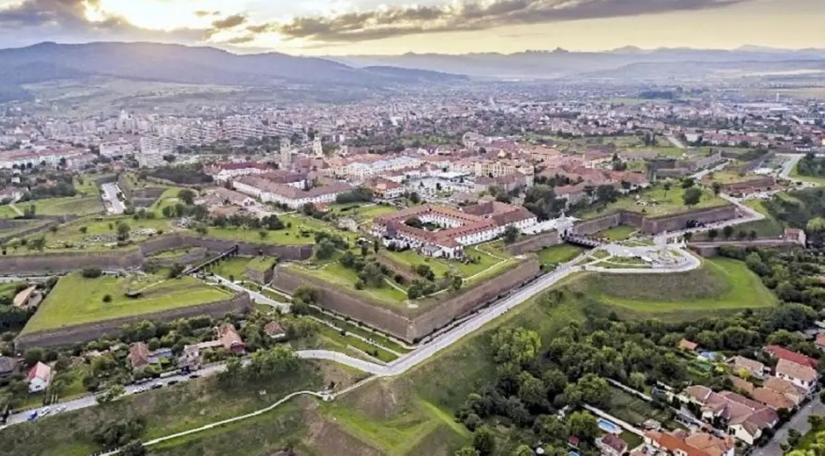 Ziua Naţională la Alba Iulia: Peste 12.000 de porţii de fasole cu cârnaţi şi varză cu ciolan