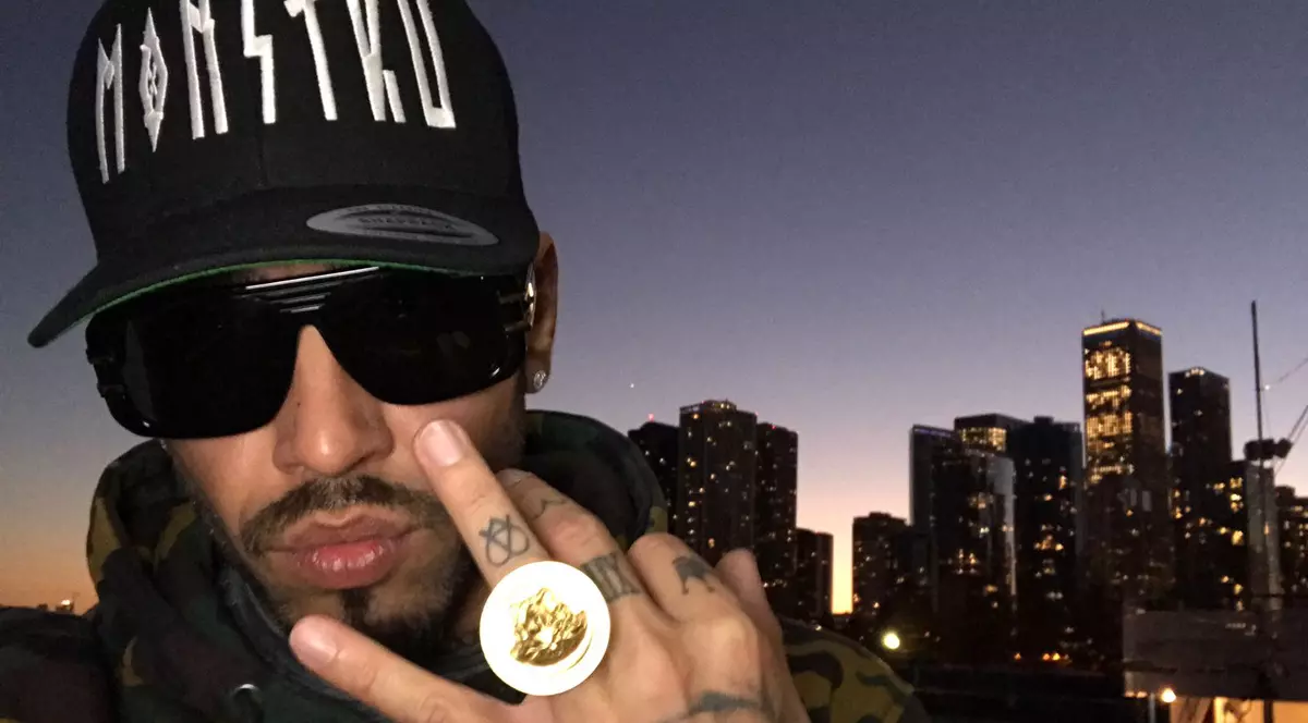 Premieră Libertatea.ro. Boier Bibescu şi Alex Velea s-au întors cu un hit “Monstru”