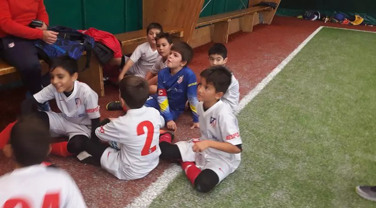 EXCLUSIV/ Băiatul Sandei Ladoși, premiat la un turneu pentru copii. Fotbalistul lu’ mama